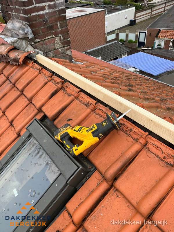 Kosten dak vervangen: werkzaamheden aan pannendak in Bergeijk Kosten dak vervangen: werkzaamheden aan pannendak in Bergeijk