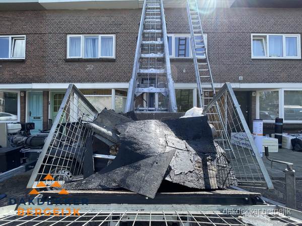 Kosten dakreparatie: dakschade aan flatgebouw in Bergeijk