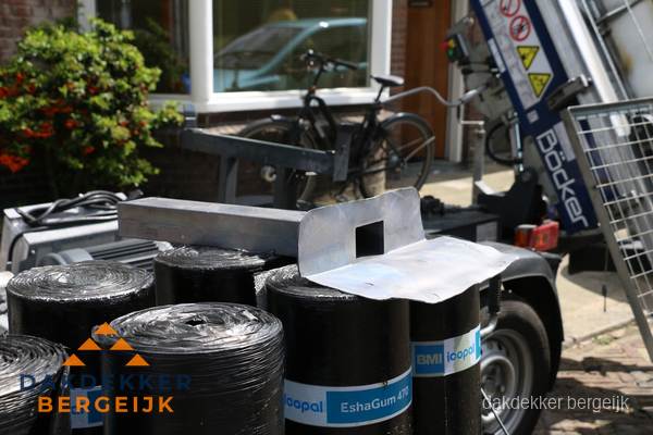 Dakbedekkingsmateriaal en dakgoot onderdelen in Bergeijk